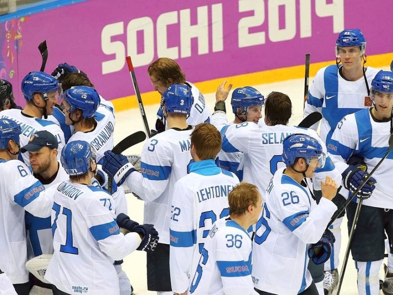 Finnland sichert sich im Eishockey die Bronzemedaille. Obwohl die USA das erste Drittel im Spiel um Platz drei klar dominierten, feierten die Finnen am Ende ein klares 5:0.