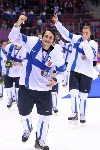 Finnland sichert sich im Eishockey die Bronzemedaille. Obwohl die USA das erste Drittel im Spiel um Platz drei klar dominierten, feierten die Finnen am Ende ein klares 5:0.