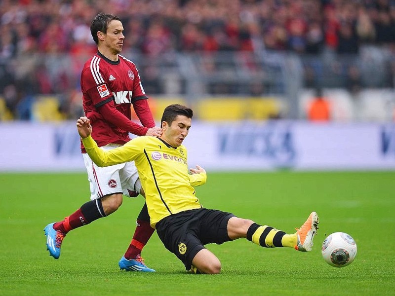 Borussia Dortmund ist auch in der Fußball-Bundesliga zurück auf Erfolgskurs. Eine Woche nach der ernüchternden Schlappe beim Hamburger SV (0:3) setzte sich die Mannschaft von Trainer Jürgen Klopp mit 3:0 (0:0) gegen den 1. FC Nürnberg durch. Wie schon beim famosen Champions-League-Auftritt vier Tage zuvor in St. Petersburg (4:2) präsentierte sich der BVB am Samstag von seiner besseren Seite und rückte auf Rang zwei vor. Vor 80 645 Zuschauern im ausverkauften Signal Iduna Park sorgten der nach dreiwöchiger Verletzungspause ins Team zurückgekehrte Mats Hummels (51. Minute), Robert Lewandowski (67.) und Henrich Mchitarjan (83.) für den verdienten Sieg.