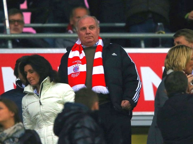 Vom Gericht auf die Tribüne: Uli Hoeneß besuchte das Champions-League-Spiel zwischen dem FC Bayern München und dem FC Arsenal.