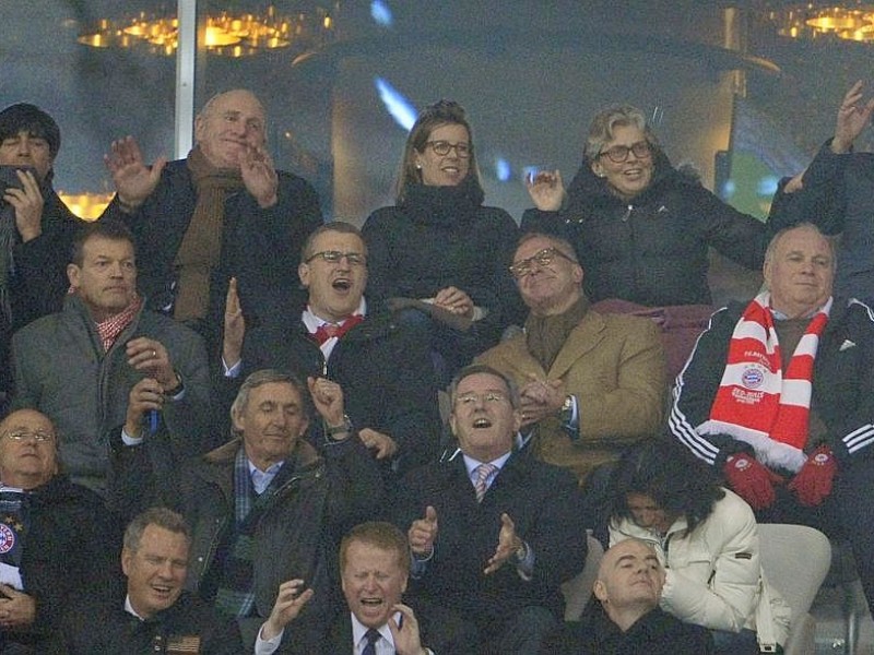 Vom Gericht auf die Tribüne: Uli Hoeneß besuchte das Champions-League-Spiel zwischen dem FC Bayern München und dem FC Arsenal.