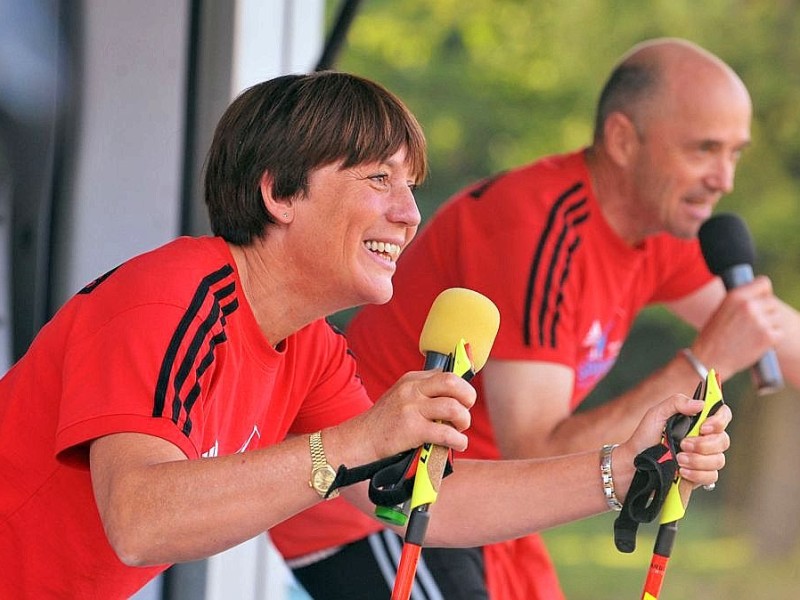 ... waren beide Spitzensportler. Rosi Mittermaier und Christian Neureuther lernten sich in den 70ern auf der Skipiste kennen. Doch auch auf dem Tenniscourt ...