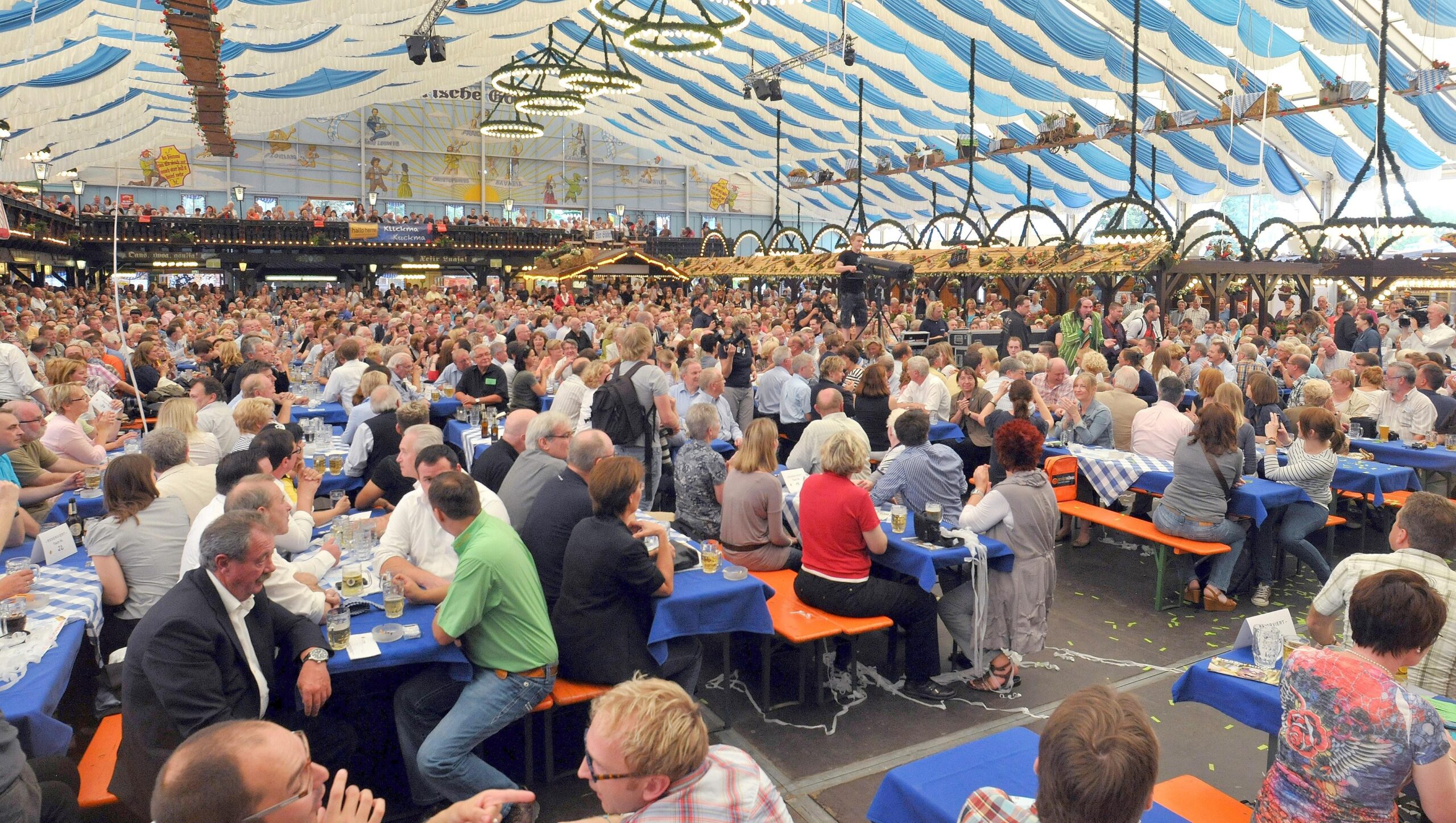 Crange steht Kopf. Bis zum 14. August lockt die 576. Cranger Kirmes zum großen Rummel.