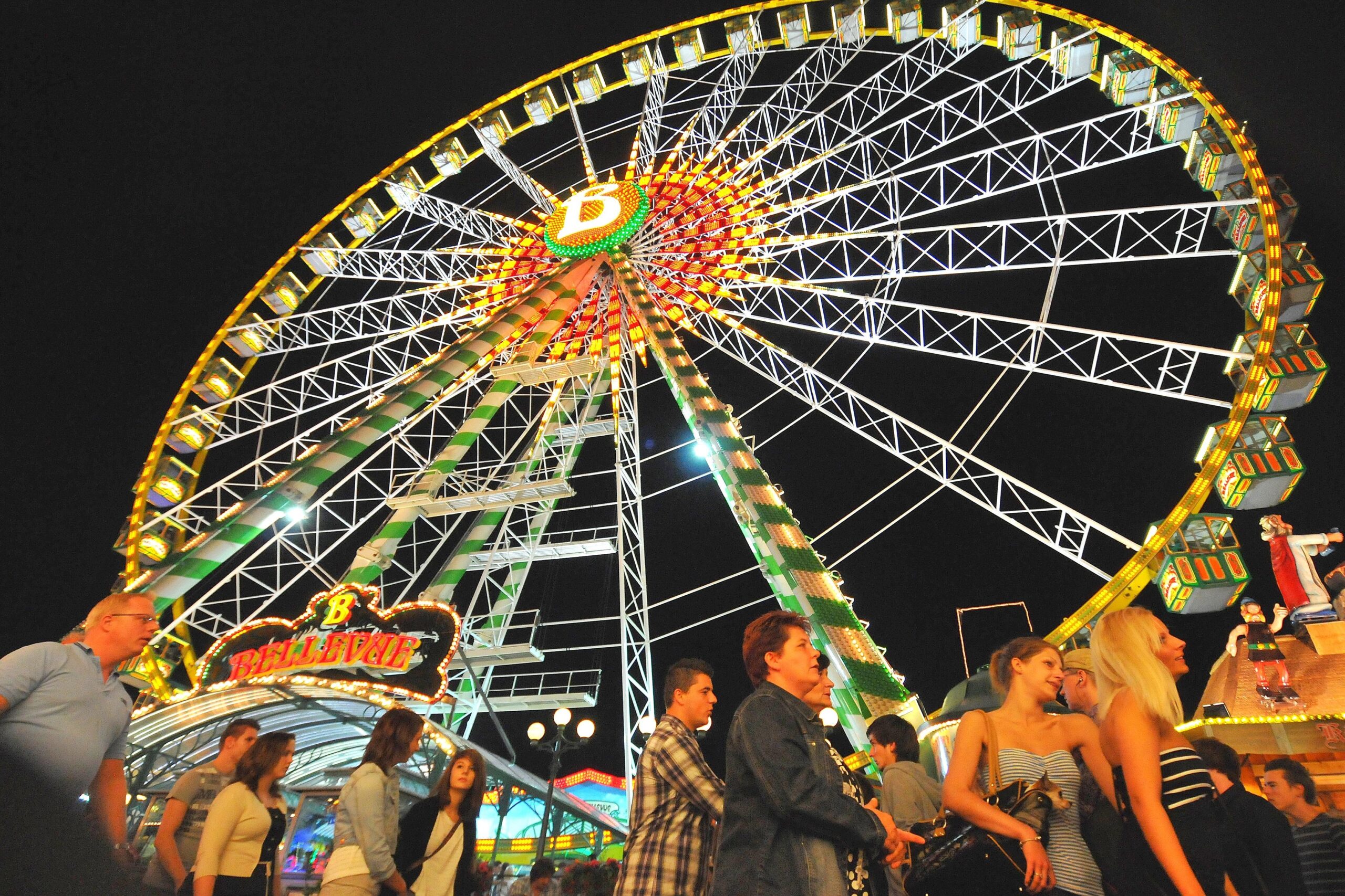 Crange steht Kopf. Bis zum 14. August lockt die 576. Cranger Kirmes zum großen Rummel.