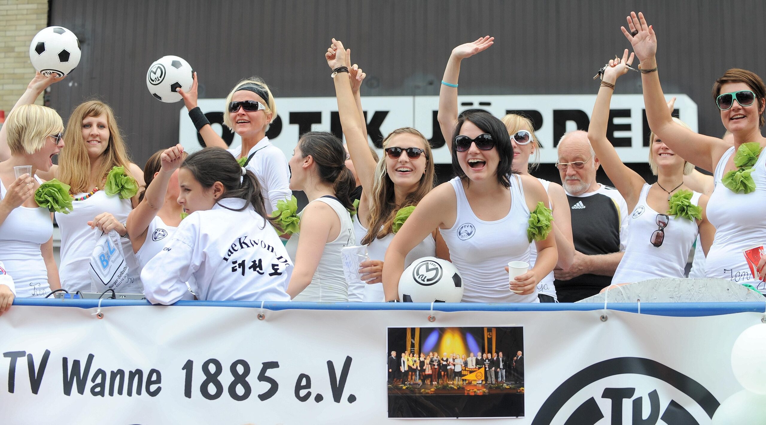 Crange steht Kopf. Bis zum 14. August lockt die 576. Cranger Kirmes zum großen Rummel.