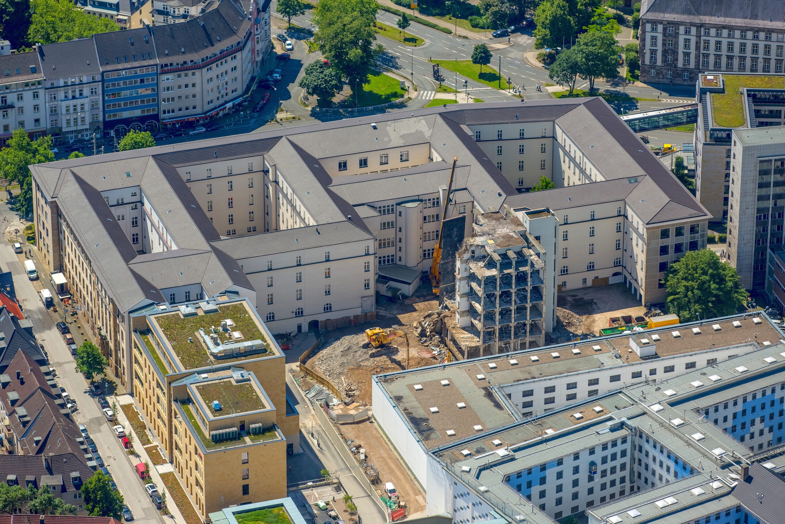 Auch die Sanierung des Amts- und Landgerichtes ist noch nicht vollendet. In Rüttenscheid laufen weiter Abrissarbeiten.