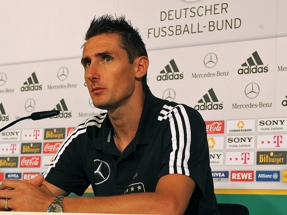 Die Tifosi haben Miroslav Klose längst ins Herz geschlossen. In sieben Pflichtspielen netzte der ehemalige Bayern-Stürmer schon fünf Mal ein. Auch in der Nationalelf trifft der Angreifer fast wie er will.