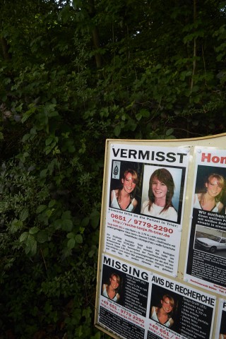 Vermisstenplakate an der Fachhochschule in Trier. Tanja Gräff wurde auch über soziale Netzwerke gesucht. 