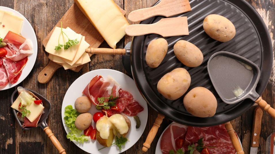 Raclette zählt für viele Menschen in Deutschland jedes Jahr zum Standard-Programm an Silvester.