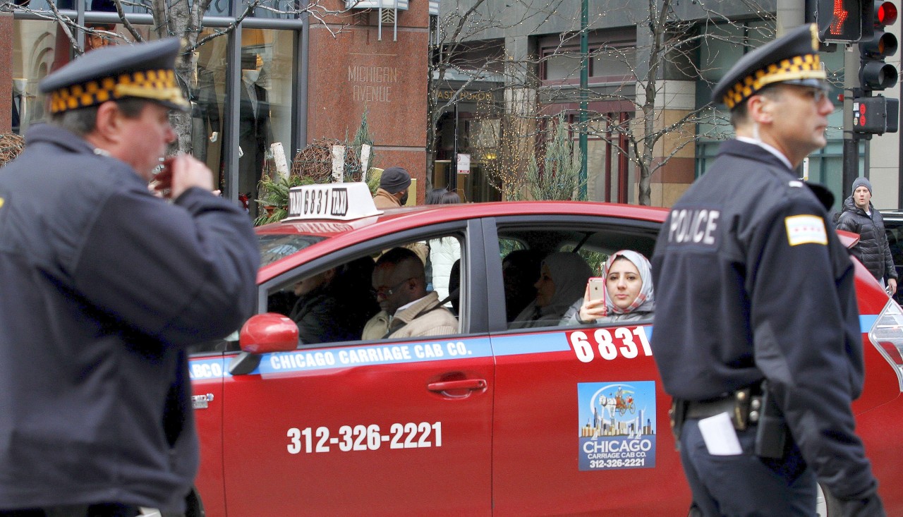 In Chicago tobt auf den Straßen ein mörderischer Bandenkrieg, oft werden auch Unbeteiligte Opfer. 