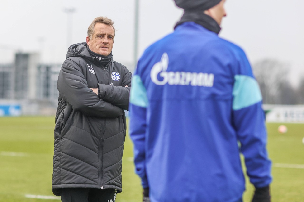 Mike Büskens und der FC Schalke 04 sind am Sonntag zu Gast beim FC Ingolstadt.