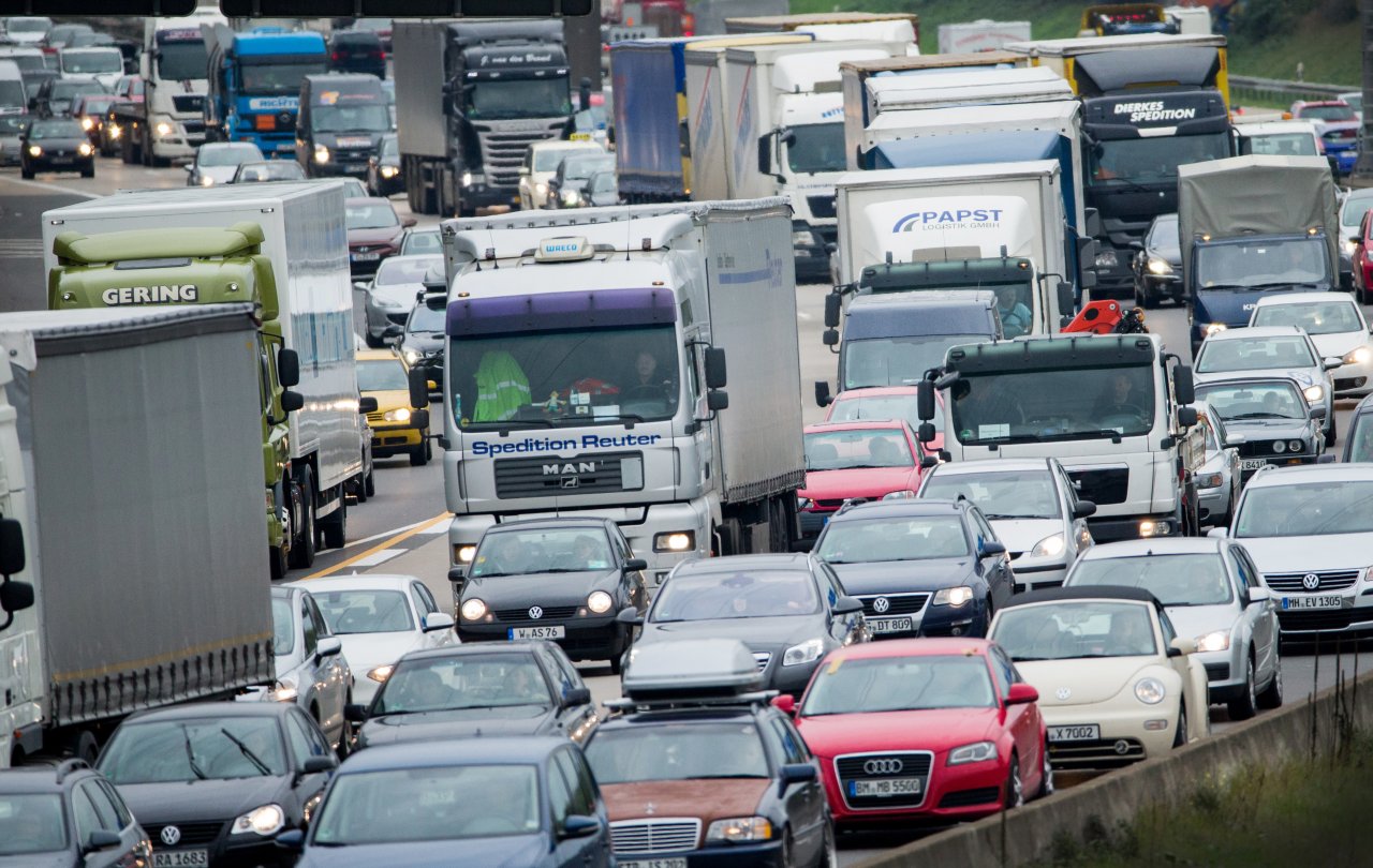 Heftiger Verkehr Im Ruhrgebiet: Volle Straßen, Lange Staus Nach Dem ...