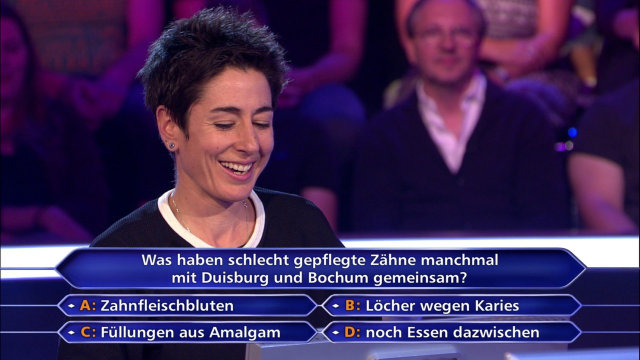 Bei dieser Frage muss Dunja Hayali doch erstmal Lachen.