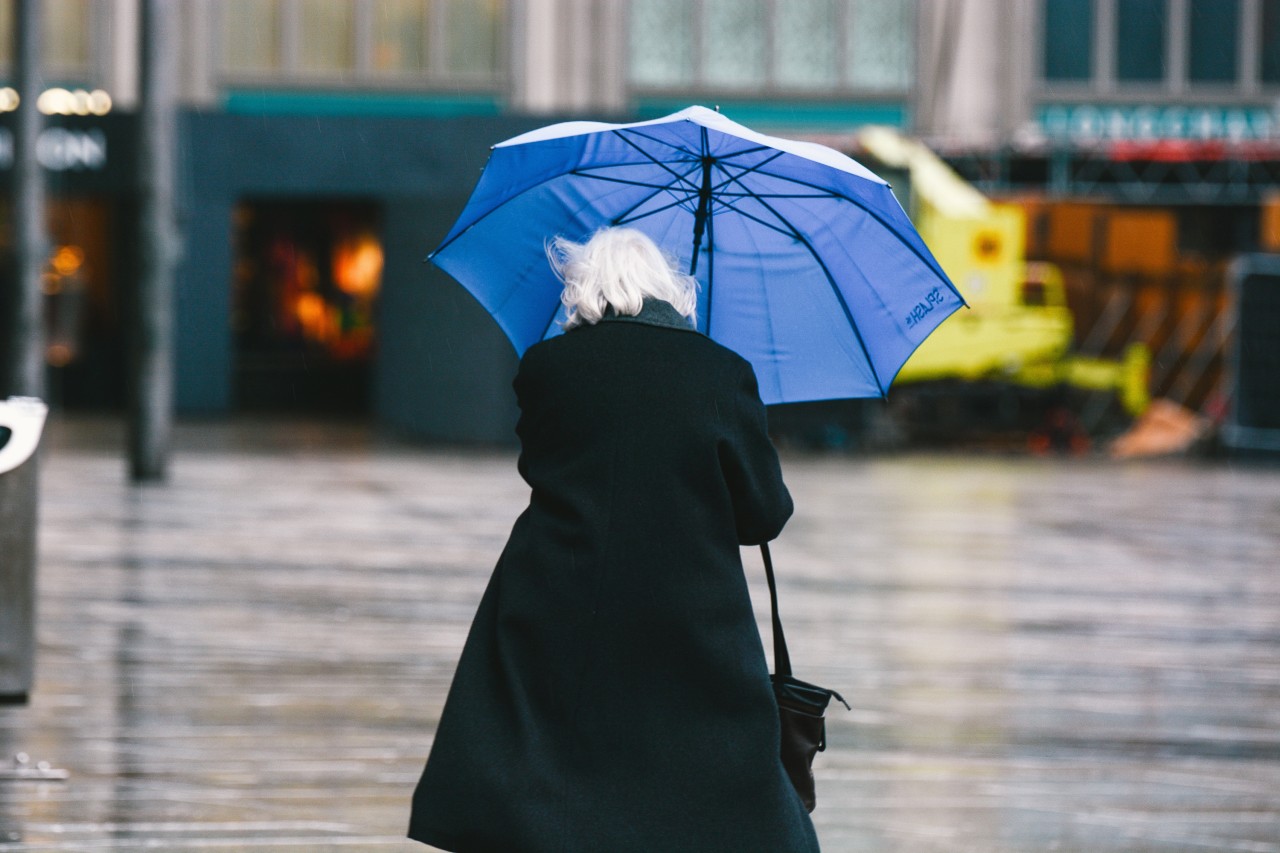 Pünktlich zum Wochenende wird das Wetter in NRW richtig ungemütlich! (Symbolbild) 