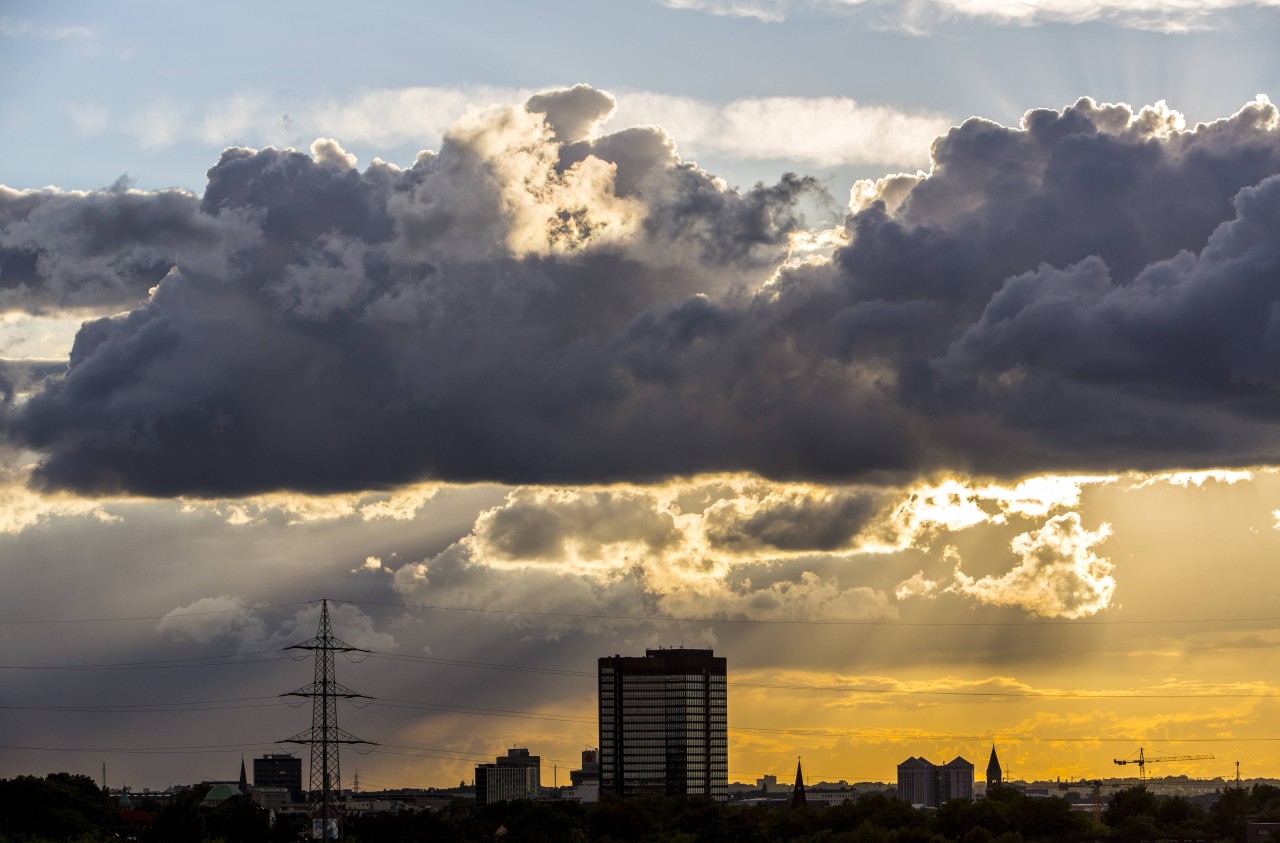 Das Wetter in NRW kann am Samstag ungemütlich werden! (Archivbild)