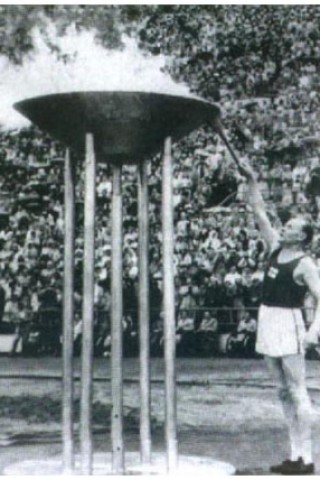 Nur einmal trat Nurmi wieder auf die Sportbühne, als er 1952 das olympische Feuer bei den Spielen in Helsinki entzündete.