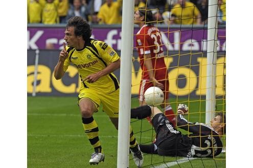 Seine abgeklärte, faire Spielweise und sein gutes Auge zeichnen ihn aus - dazu ist er bei Standards sehr torgefährlich. Hummels ist einer der Hoffnungsträger für die Zukunft in der deutschen Innenverteidigung.