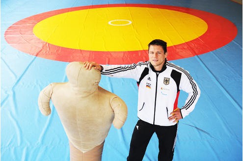 Der Dortmunder Ringer Mirko Englich, der lange für den KSV Witten auf die Matte ging, will am Sonntag den EM-Titel  in der Westfalenhalle erringen. Foto: Matthias Graben / WAZ FotoPool