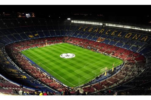 Barcelonas Stadion, das „Nou Camp“, fasst 99.354 Zuschauer…