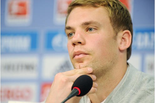 Manuel Neuer ist auf Grund seiner natürlichen Art der Schalker Fan-Liebling. Durch seine konstant starken Leistungen begehrt ihn aber auch die Konkurrenz.