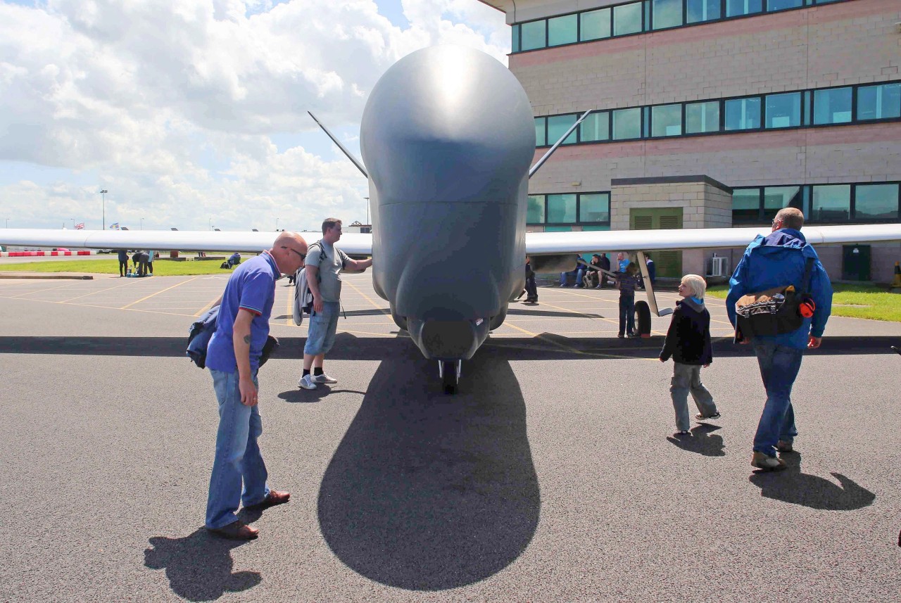 „Triton“, die neue Drohne der Bundeswehr, hier in Diensten der U.S. Air Force. (Archiv)