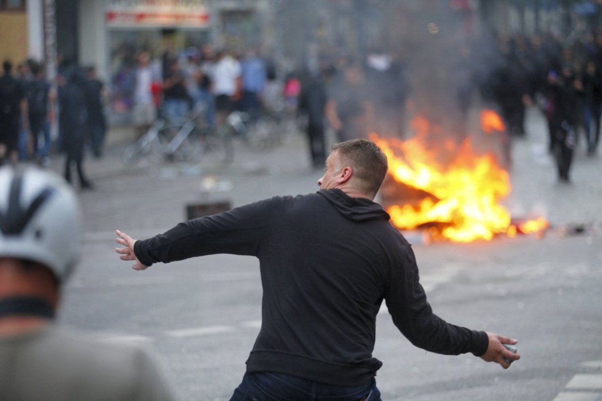 2017-07-07T191837Z_1374146080_UP1ED771HN00K_RTRMADP_3_G20-GERMANY-PROTEST-088.JPG