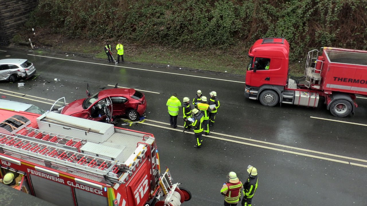 Schwerer Unfall Auf Der B224 Bei Gladbeck: Straße Gesperrt - DerWesten.de