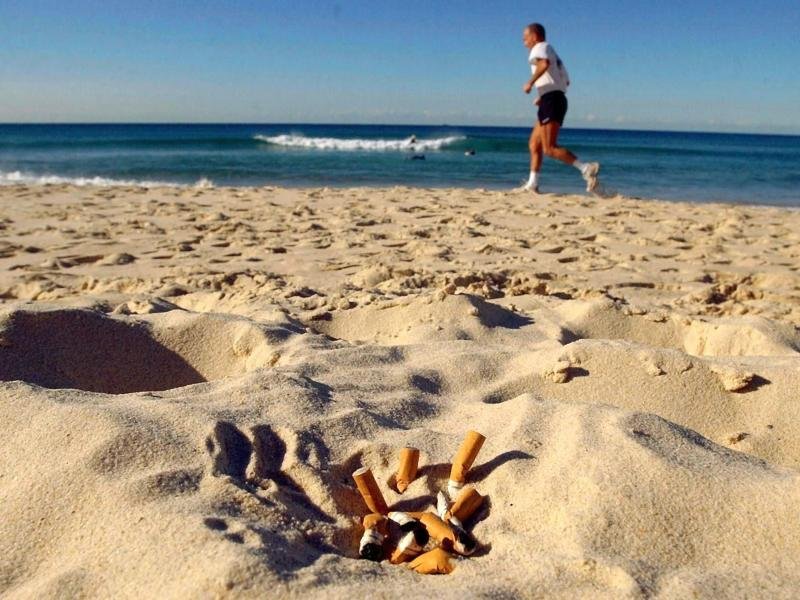 Ausgedrückte Zigarettenstummel_Sand_Strand_Joggen_Rauchen.jpg