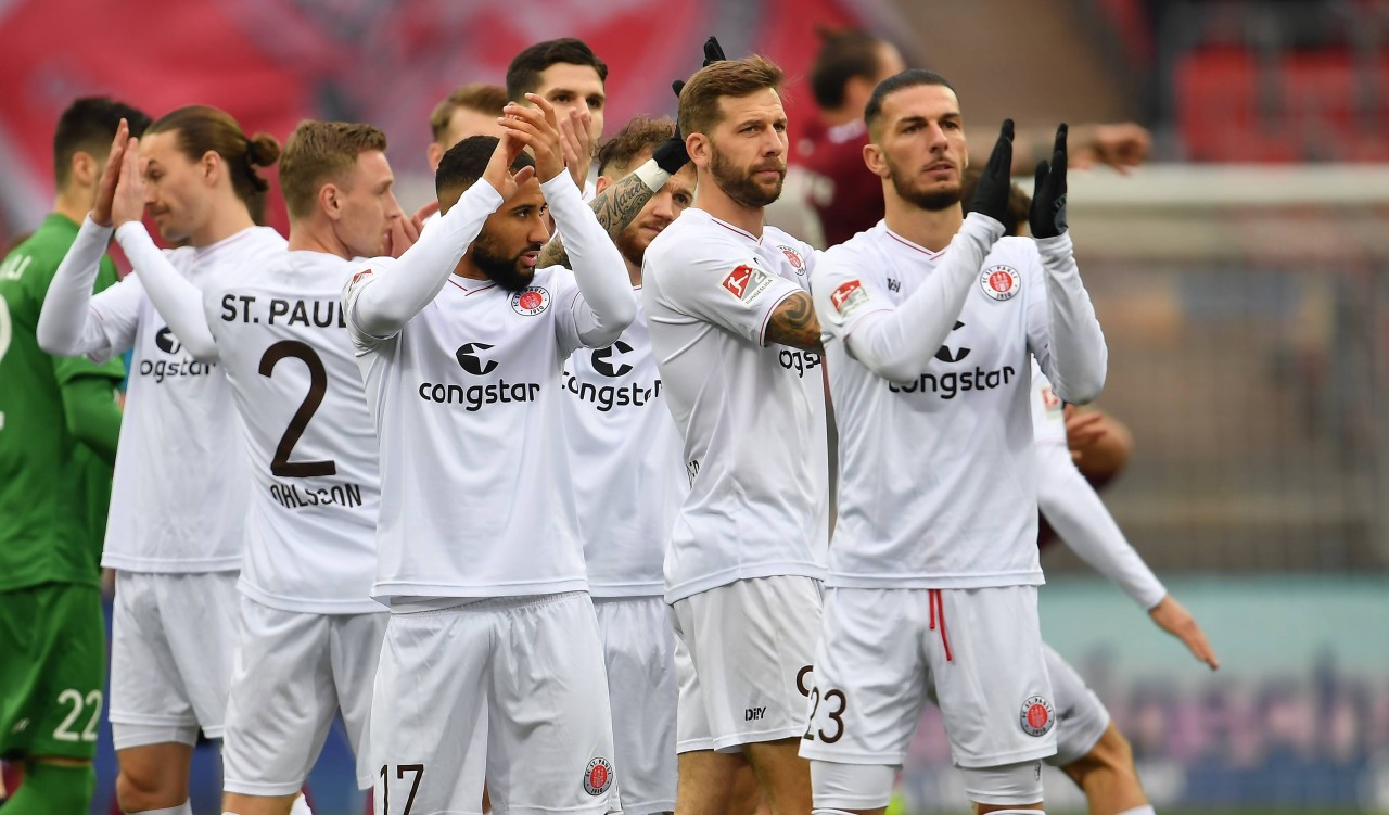 Im DFB-Pokal muss der FC St. Pauli gegen Borussia Dortmund auf Daniel-Kofi Kyereh (l.) verzichten.