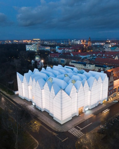 Faszinierend: Im Dunkeln erleuchten zigtausend LED-Lampen das Gebäude der Philharmionie. 