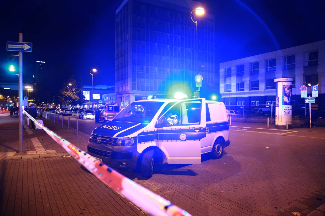 Dortmund: Mann Am Hauptbahnhof Wirft Plötzlich DIESEN Gegenstand ...