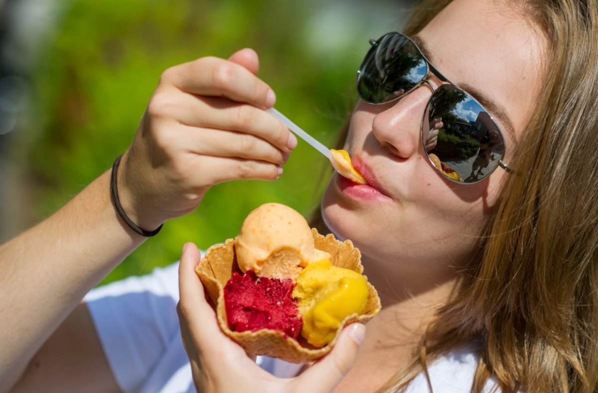 Eisbecher Sommer Frau.jpg