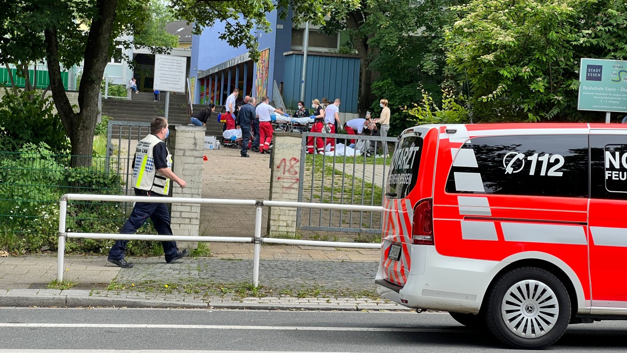 Essen:Mehrere Schüler der Realschule Überruhr kamen am Freitag ins Krankenhaus.