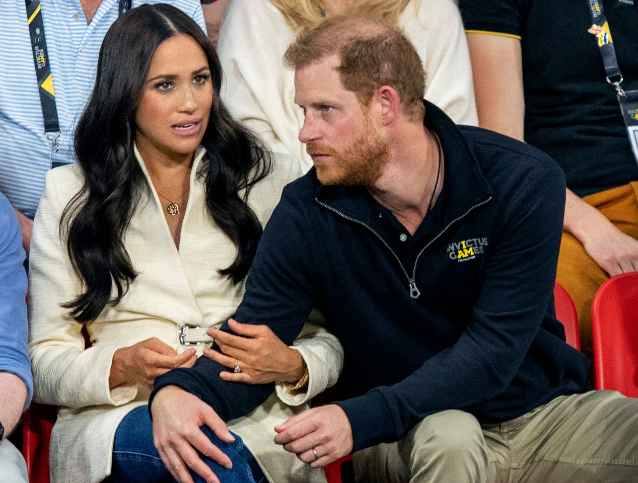 Meghan Markle Und Prinz Harry Bitterböse Von Queen Abgewatscht Derwestende 