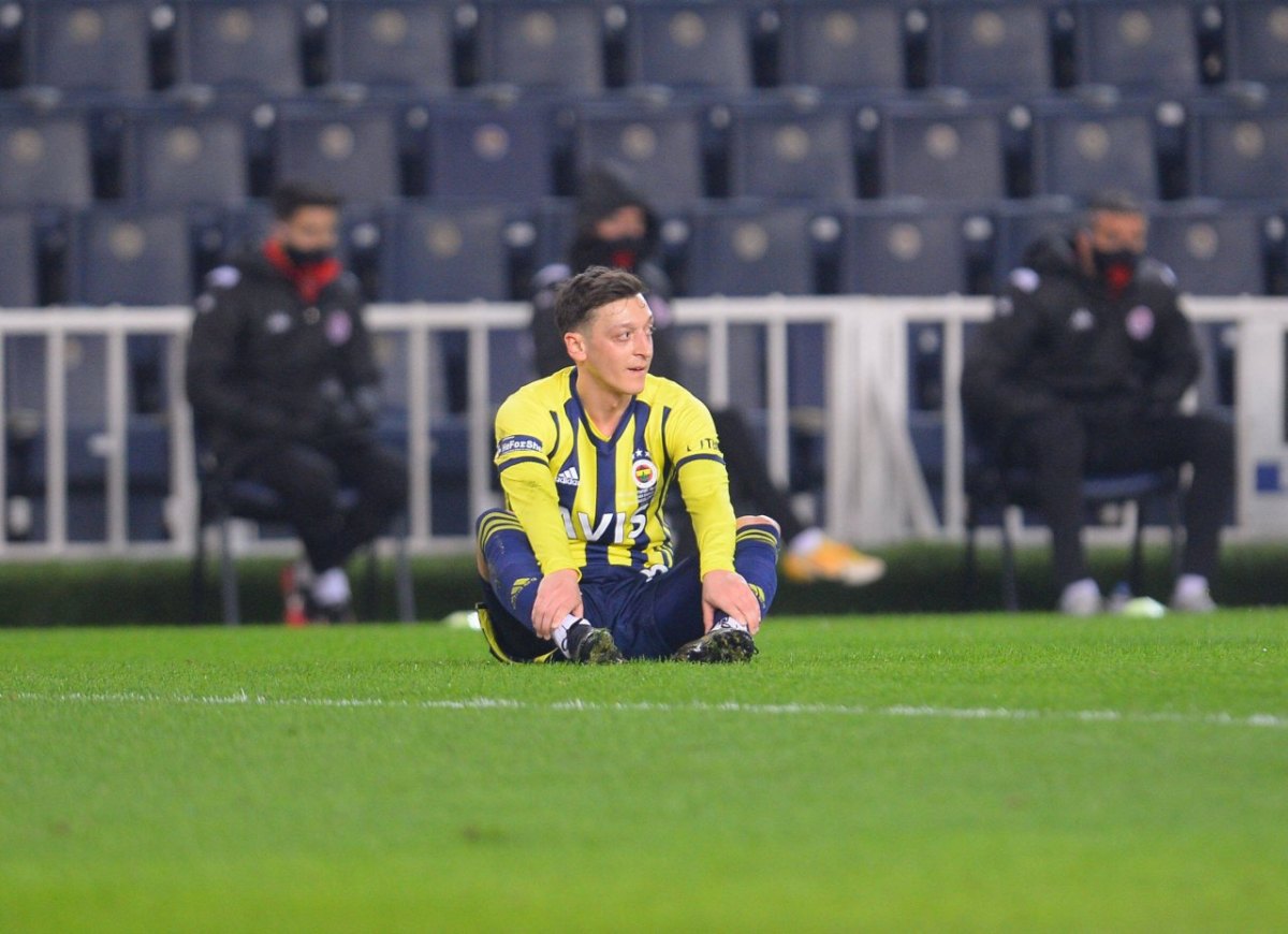 Mesut Özil Fenerbahce.jpg