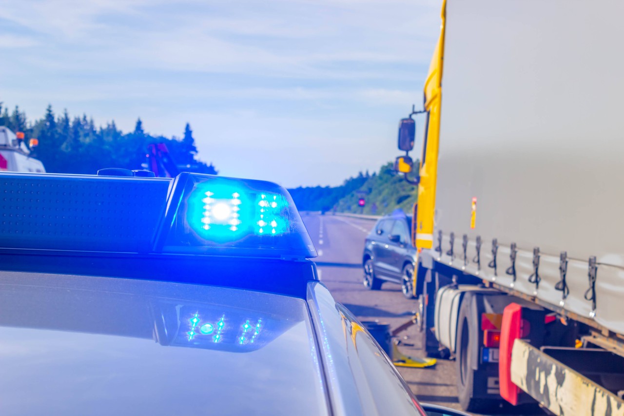 Die Autobahn-Polizei hat auf der A2 bei Dortmund eine heftige Entdeckung an einem ausländischen Lkw gemacht. (Symbolfoto)