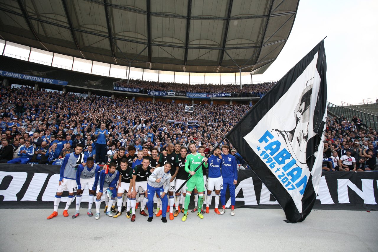 FC Schalke 04: Ultras Und S04-Spieler Gedenken Gemeinsam An ...