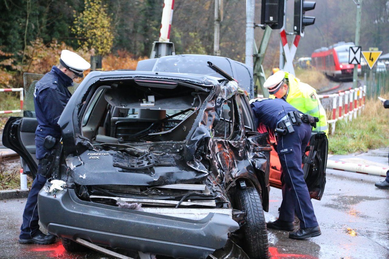 Unfall In Hagen: Hielt Illegale Ampel Fahrer Auf Gleisen Gefangen ...