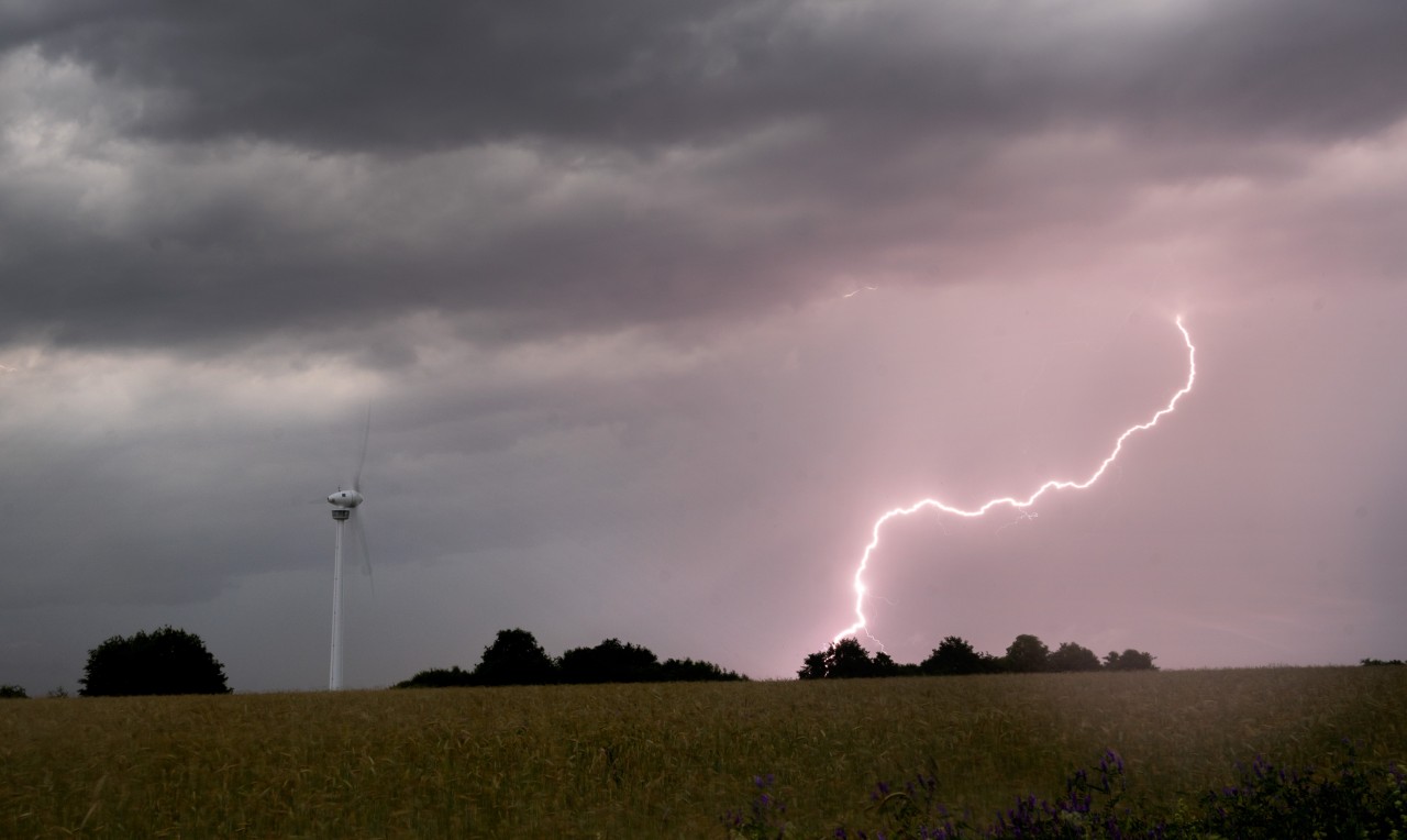 Wetter in NRW: Nicht wunder, es könnte bei dir heute noch hageln - im August. (Symbolbild)