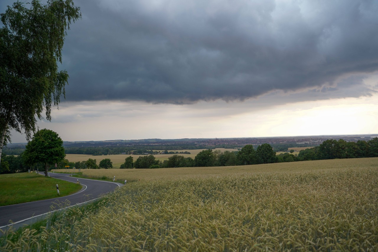 Das Wetter in NRW bleibt ungemütlich. (Symbolbild)