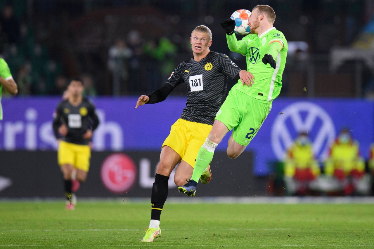 Borussia Dortmund: Erling Haaland ließ sich bei seinem Comeback auch nicht von Maximilian Arnold stoppen.