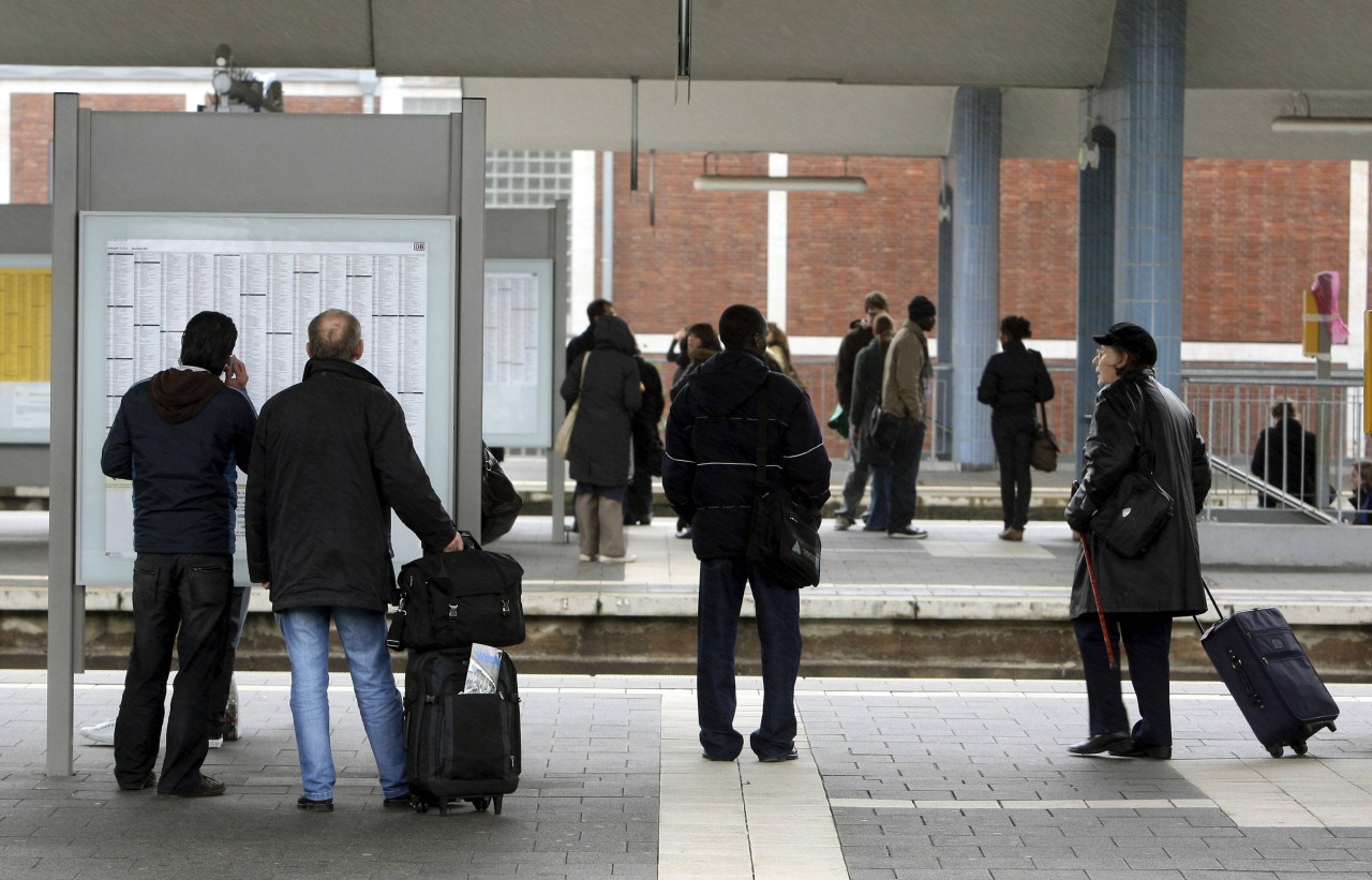 Im nächsten Jahr könnten sich viele Bahnreisende in Bochum an den Gleisen die Beine in den Bauch stehen. (Archivbild)