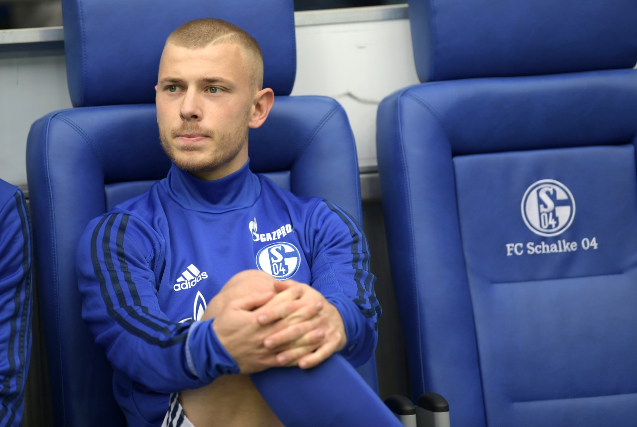 Max Meyer und Schalke trennten sich nicht im Guten. Der 23-Jährige musste gegen Ende der Saison oft auf der Bank Platz nehmen.