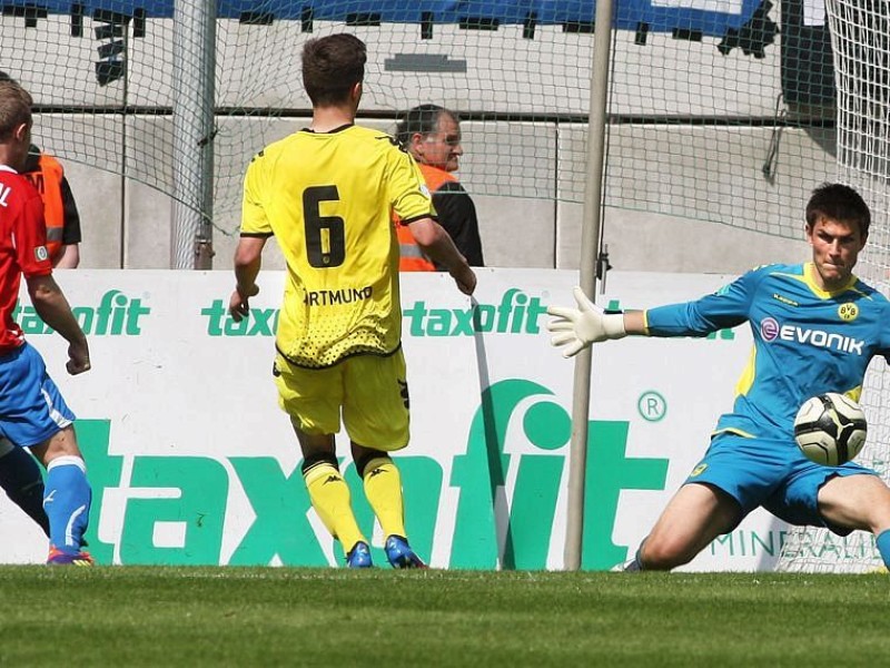 Nach dem 5:3-Sieg beim Wuppertaler SV jubelte die 2. Mannschaft von Borussia Dortmund über die Rückkehr in die dritte Liga.