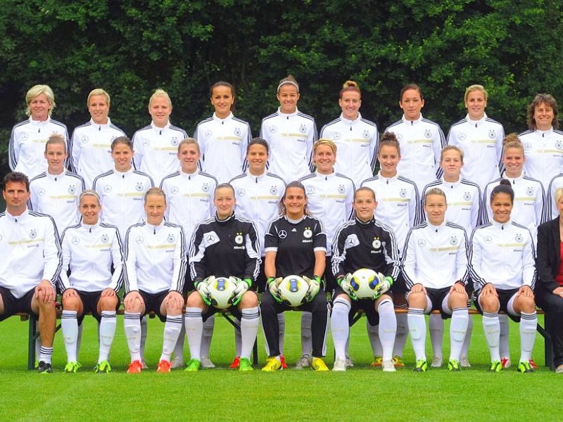 Mit diesem Kader geht die deutsche Frauen-Nationalmannschaft die Europameisterschaft in Schweden an. Alleine sieben der 23 Akteurinnen spielen beim 1. FFC Frankfurt, immerhin fünf beim Triple-Sieger VfL Wolfsburg.