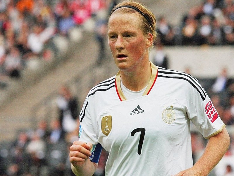 Melanie Behringer (27), 1. FFC Frankfurt, 88 Länderspiele (24 Tore). Größte Erfolge: Weltmeisterin 2007, Bronze-Medaille bei den Olympischen Spielen 2008, Europameisterin 2009, DFB-Pokalsiegerin 2011, U19-Weltmeisterin 2004 U19-Vize-Europameisterin 2004