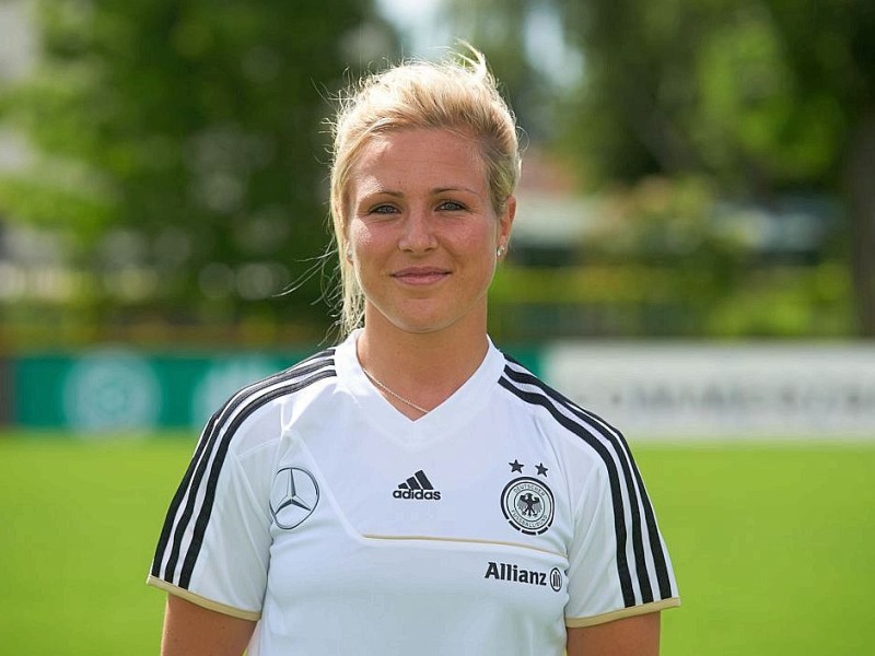 Svenja Huth (22), 1. FFC Frankfurt, 15 Länderspiele. Größte Erfolge: Deutsche Meisterin 2008, dreimal DFB-Pokal-Siegerin, UEFA-Pokal-Siegerin 2008