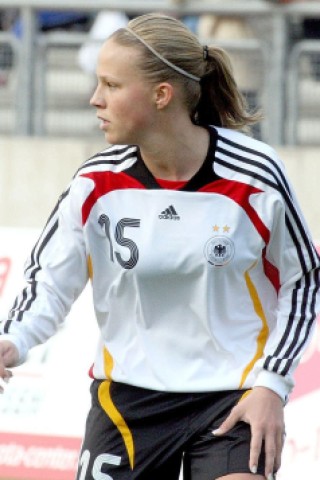 Isabelle Linden (22), Bayer Leverkusen, ein Länderspiel. Größter Erfolg: U17-Europameisterin 2008