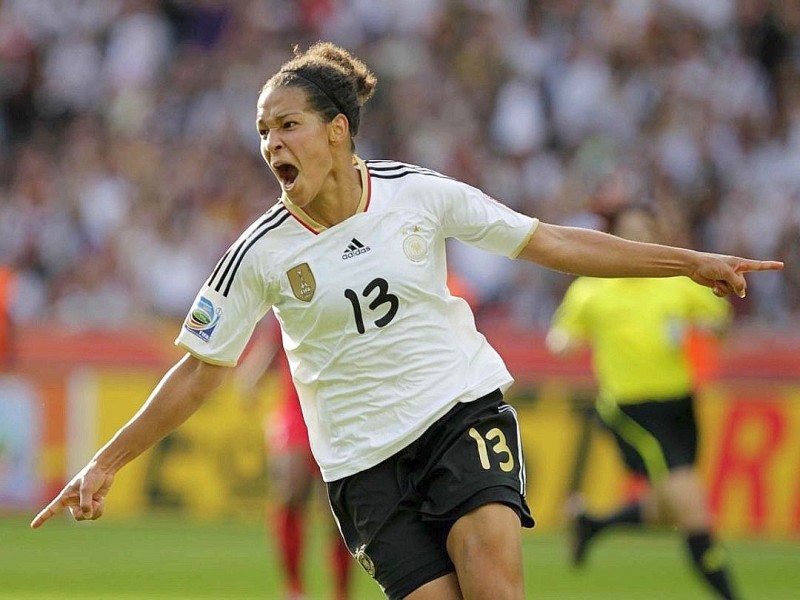 Celia Okoyino da Mbabi (25), 1. FFC Frankfurt, 79 Länderspiele (41 Tore). Größte Erfolge: Bronze-Medaille bei den Olympischen Spielen 2008, Europameisterin 2009, U19-Weltmeisterin 2004