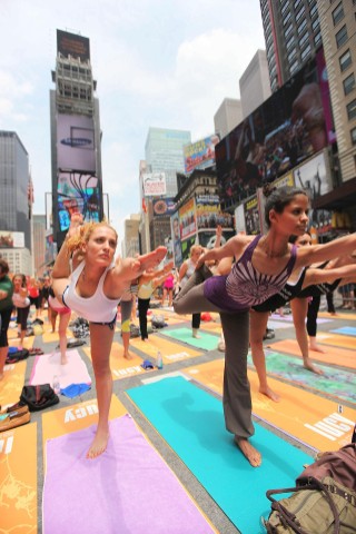 Am Times Square ist der Yoga-Boom...